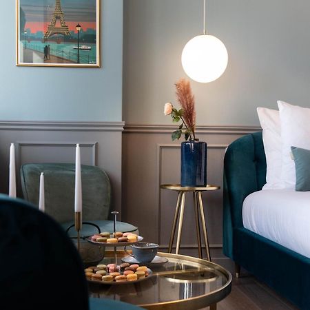 The Parisian Blue Eiffel Tower Apartment Exterior photo